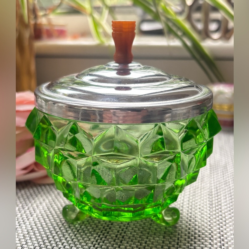 Jeannette Glass Green Glass Trinket Box with Silver Lid